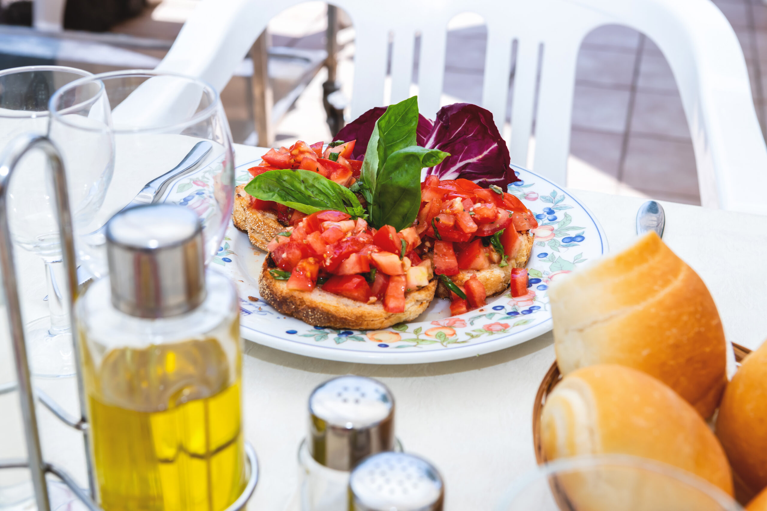 Bruschette con pomodoro e basilico